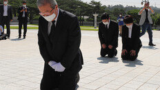 광주서 무릎꿇은 김종인 “죄송하고 또 죄송합니다”