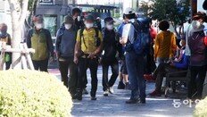 ‘수도권 산악모임’ 확진 38명으로… 강남 마스크업체 9명 추가 감염