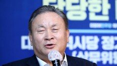 與 이상민 “추미애 윤석열 둘 다 퇴진해야…文대통령 빠른 조치 필요”