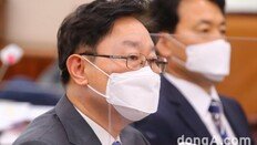 박범계 “한명숙 구하기 아냐” 野 “재심 정지작업”