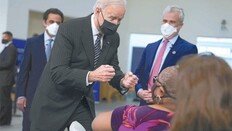 바이든 “美 모든 성인, 19일부터 백신 접종 가능”