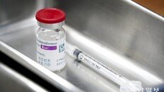 특수-보건교사 등 AZ백신 접종 재개…30세 미만은 제외