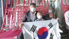 美 설득해 버스 확보, 탈레반 검문소 실랑이끝 통과… “천운이었다”