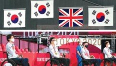 도쿄 하늘에 태극기 세 개… 패럴림픽 남자 탁구 금-은-동 휩쓸어