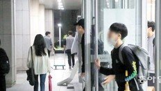 밤 10시만 되면 회사에 다시 출근하는 20대 계약직… 왜?