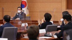 내주 식당-카페外 다중시설도 8인 모임 검토… ‘위드 코로나’ 준비