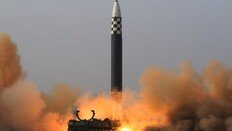 김정은, 美 본토 전역 타격할 ICBM 쐈다