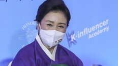 제화업자 “김정숙 여사 구두 150만원 현금결제”… 靑탁현민 “개 사료도 사비로 구입, 특활비 안써”