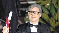 박찬욱 “코로나 이겼듯 영화관 지켜내자”… 고레에다 감독 눈시울