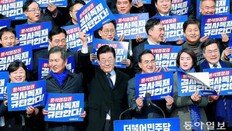 “촛불 강물” 꺼낸 이재명… “그깟 5년 정권, 뭐 대수라고 겁 없나”