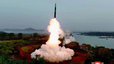 김정은 “핵반격 효용 급진전” 고체연료 ICBM ‘화성-18형’ 공개