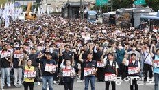 철도노조 총파업… “퇴근 지하철 만원, 여러대 보낸후 겨우 타”