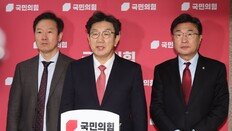 [사설]사과도 않고, 탄핵의원 ‘왕따’, 지지율은 野 절반인 與