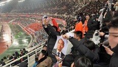 中관중, ‘전두환 사진’ 들고 광주FC 도발…구단 “강력 대응”