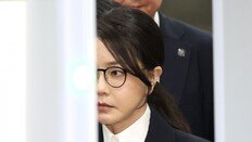 명품 받고 공직 판 ‘영부인의 매관매직’