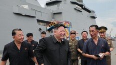 南 유화책에도… 김정은, 신형 구축함서 “핵무장화 급진적 확대”