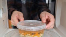 플라스틱 속 3가지 화학물질, 평생건강 악영향…유아기 노출 줄여야