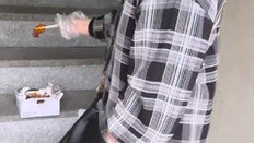 위생장갑까지 끼고…배달도중 치킨 빼먹은 여성 [e글e글]