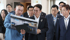 ‘APEC CEO 서밋’ 행사장 점검하는 김민석