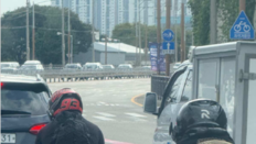 번호판 가리고 달린 오토바이…“불법하려고 작정했네” [e글e글]