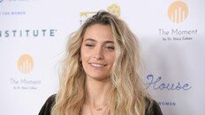 “코에 구멍 뚫려 휘파람 소리”…마이클 잭슨 딸, 마약 후유증 고백