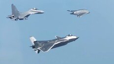 中 스텔스 무인기·전투기 편대 비행 모습 최초 공개