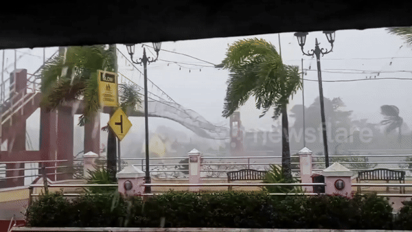 “이불 터는 줄”…필리핀 현수교, 태풍에 통째로 요동