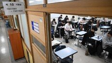 “미역국도 안 먹고 비행기 이착륙 금지” 韓 수능문화 외신도 주목