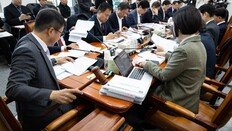 與 “민노총-한노총에 110억 지원”… 野 “정권교체 대가성”