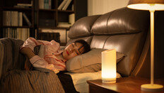 잠 잘때 켜둔 불, 심장마비 위험 높인다…10년 연구 결과