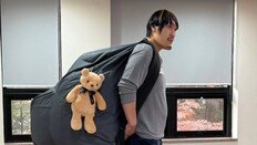 217㎝ 최홍만 공항패션 깜짝…“가방 안에 사람이?”