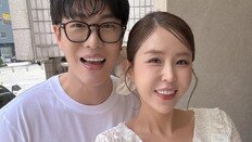“돈 보고 접근? 오히려 잘 산다” 신지, 문원 루머 일축…결혼날짜도 공개