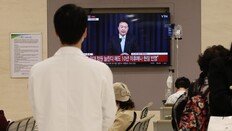 “尹, 단계적 의대 증원案 3차례 거부… 의사 부족 근거없이 年2000명 강행”