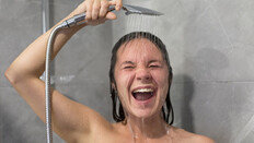 물줄기 확 세진다…샤워기 30분만에 복원하는 방법 [알쓸톡]