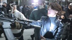 “안귀령 ‘총구 실랑이’는 연출이었다”…前707단장 재판서 주장