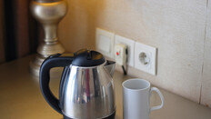 바로 쓰면 미세플라스틱 먹는다…새 전기포트, 몇 번 끓여야? [알쓸톡]