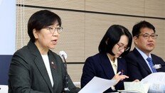 정은경 “탈모·비만 치료 건보 적용 검토…재정영향 고려”