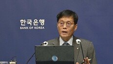 한은 총재 “국민연금 해외투자 너무 투명…불투명하게 할 필요”