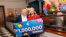 “번개는 두 번 쳤다”… 英 부부, 7년 만에 또 20억 복권 당첨