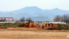 [단독]무안 제주항공 참사 1년… 활주로 위험시설물 여전