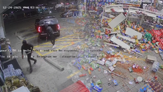 차량에 ATM 묶고 ‘풀 액셀’…한탕 꿈꿨지만 줄이 ‘툭’ (영상)