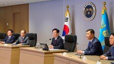 李, 차담회의로 靑 첫 업무 시작… 지하벙커 찾아 안보 점검