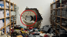 연휴 은행 벽에 구멍 ‘뻥’…드릴로 500억 털어간 도둑들