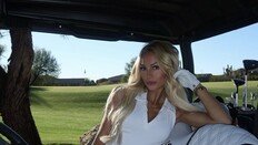 노출 골프웨어에 시끌 “보기 불편”vs“표현 자유”…美인플루언서 논란