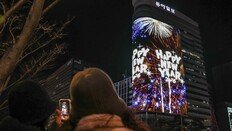 2026 새해 밝힌 국내 최대 사이니지 ‘룩스’ [청계천 옆 사진관]