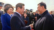 격 높여 李대통령 영접한 中… 北은 탄도미사일 도발