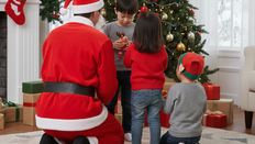 “산타 알바 했는데, 키 작고 어색하다고 시급 못받아” [e글e글]