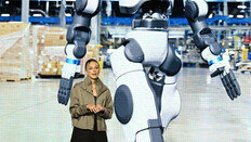 AI 두뇌에 목-허리 180도 자유자재… 현대차 2년뒤 공장 투입