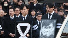 명동성당서 故안성기 장례미사…정우성·배창호 추모사