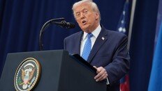 트럼프 “반도체에 더 광범위한 관세… 90일내 협상”